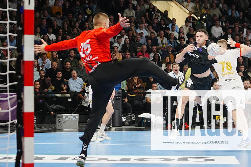 HANDBALL - CHAMPIONS LEAGUE - NANTES v VARDA SKOPJE - 21 10 2026 Nantes 21 Octobre 2026 17 Noam Leopold of HBC Nantes and 25 Milosz Walac of Varda Skopje during the EHF Champions League, handball match between HBC Nantes and Vardar Skopje on 21 October 2026 at H Arena in Nantes, France - Photo Laurent Lairys NantesFrance