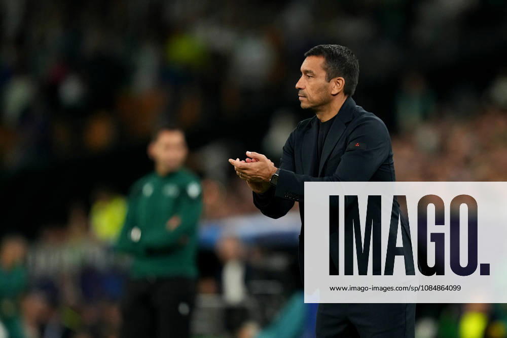 UEFA Champions League: Real Betis Balompie v Feyenoord Rotterdam SEVILLE, SPAIN - OCTOBER 21: Coach Giovanni van Bronckhorst of Feyenoord Rotterdam gives instructions from the touchline during the UEFA Champions League match between Real Betis Balompie and Feyenoord Rotterdam at Estadio La Cartuja on October 21, 2026 in Seville, Spain