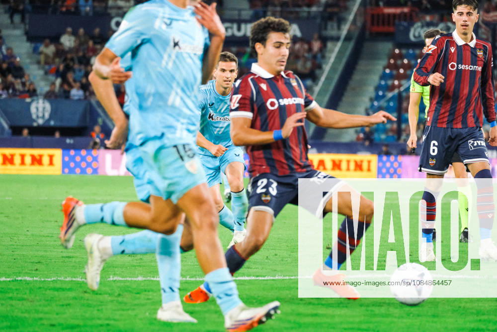 ESP LaLiga EA Sports UD Levante vs. Athletic Club: Inigo Ruiz de Galarreta of Athletic during the LaLiga EA Sports match between UD Levante and Athletic Club Bilbao, played at the Ciudad de Valencia Stadium in Valencia on October 21, 2026, in Valencia, Spain. Soccer