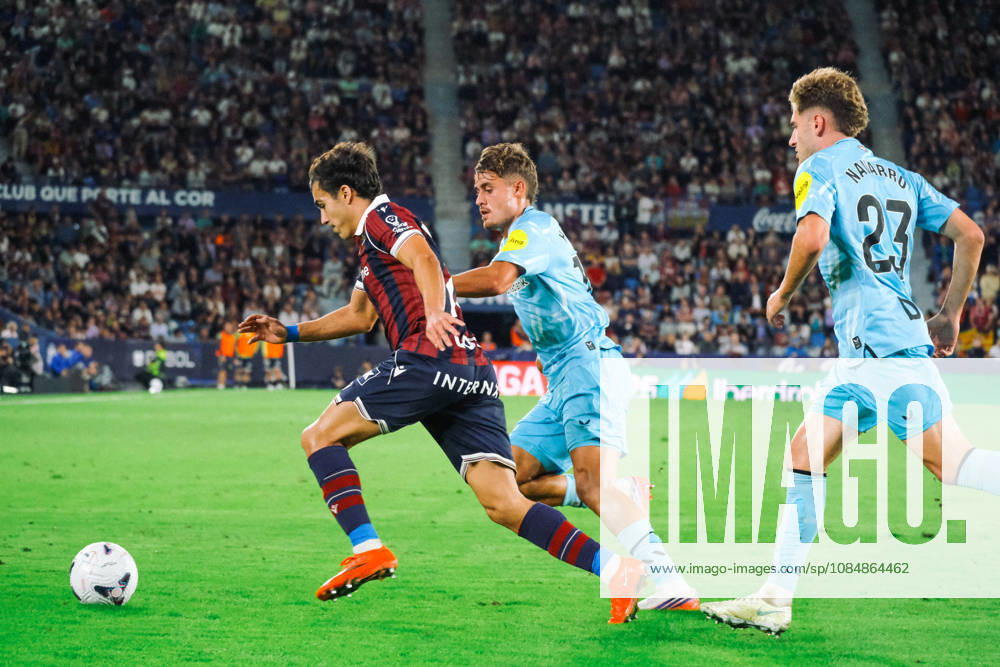 ESP LaLiga EA Sports UD Levante vs. Athletic Club: Manu Sanchez of Levante and Hugo Rincon of Athletic during the LaLiga EA Sports match between UD Levante and Athletic Club Bilbao, played at the Ciudad de Valencia Stadium in Valencia on October 21, 2026, in Valencia, Spain. Soccer