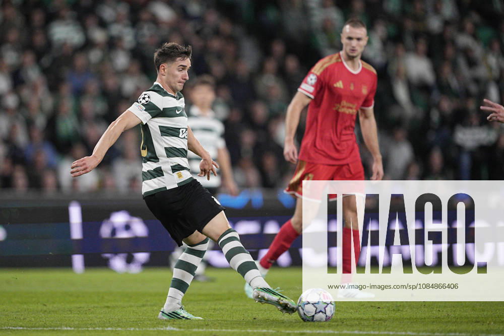Ivan Fresneda of Sporting CP passes the ball during the UEFA Champions League 2026 27 League Phase MD3 match between Sporting Club de Portugal and LASK at Estadio Jose Alvalade on October 21, 2026 in Lisbon, Portugal (Photo by Pedro Loureiro Sports Press Photo SPP)