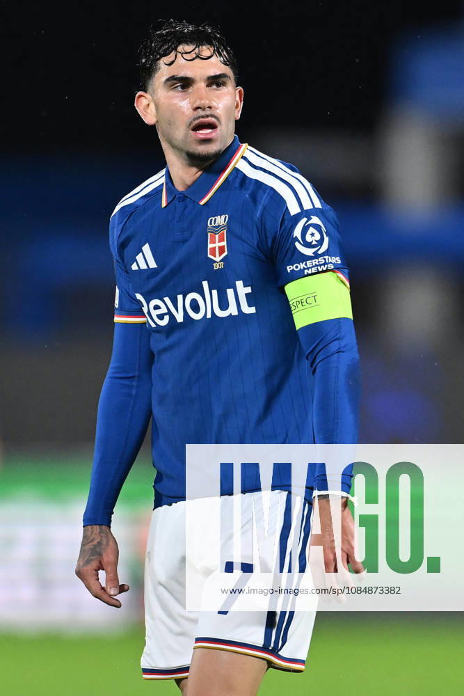 IPA90019165 - Lucas Da Cunha of Como 1907 is in action during the UEFA Champions League Matchday 3 soccer match between Como 1907 and Manchester United, ManU F.C. at the Giuseppe Sinigaglia Stadium on October 21, 2026, in Como, Italy.