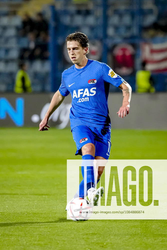 Yerevan: AZ Alkmaar midfielder Valdemar Byskov during the UEFA Europa League match between FC Ararat (Armenia) and AZ at Vazgen Sargsyan Republican Stadium on October 22, 2026, in Yerevan, Armenia. ED VAN DE POL EYE4IMAGES DeFodi Images