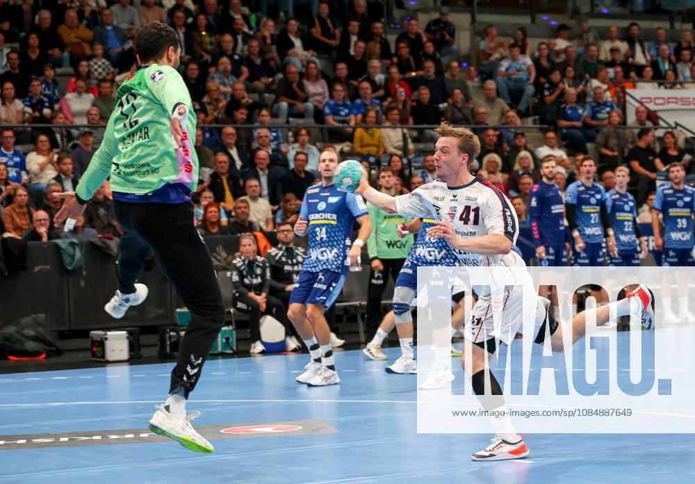 Germany, Stuttgart, Opel HBL, 2026–2027 Bundesliga, TVB Stuttgart vs. SG BBM Bietigheim, from left: Mohamed Essam Moustafa El Tayar (TVB), Till Hermann (BBM)