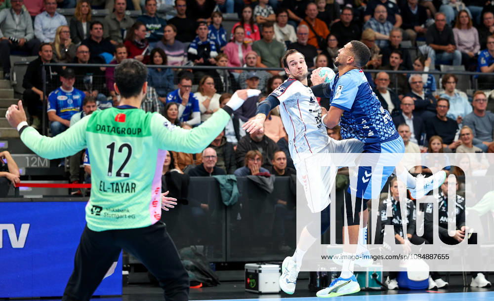 Germany, Stuttgart, Opel HBL, 2026–2027 Bundesliga, TVB Stuttgart vs. SG BBM Bietigheim, from left: Mohamed Essam Moustafa El Tayar (TVB), Dominik Claus (BBM), Philipp Ahouansou (TVB)