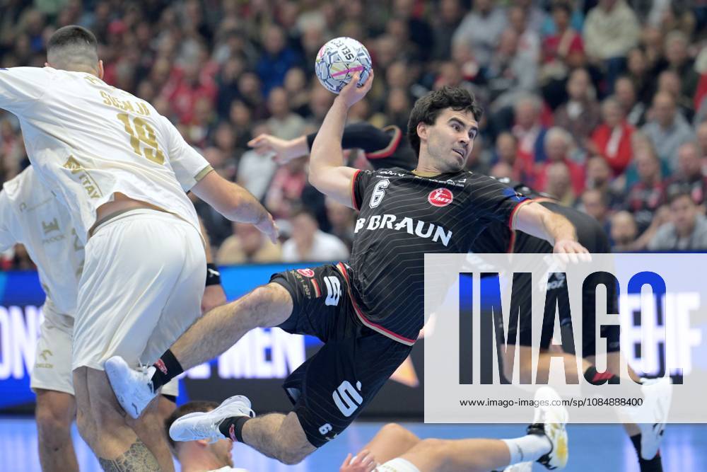 Erik Balenciaga, MT Melsungen 6, on a shot; Leon Susnja, Wisla Plock 19 L, GER; MT Melsungen vs. Orlen Wisla Plock, POL; Handball, Men s Champions League, Group Matches, 2026–2027 Season, October 22, 2026, GER, MT Melsungen vs. Orlen Wisla Plock, Men’s Champions League, Group Match, 2026–2027 Season, October 22, 2026, Kassel