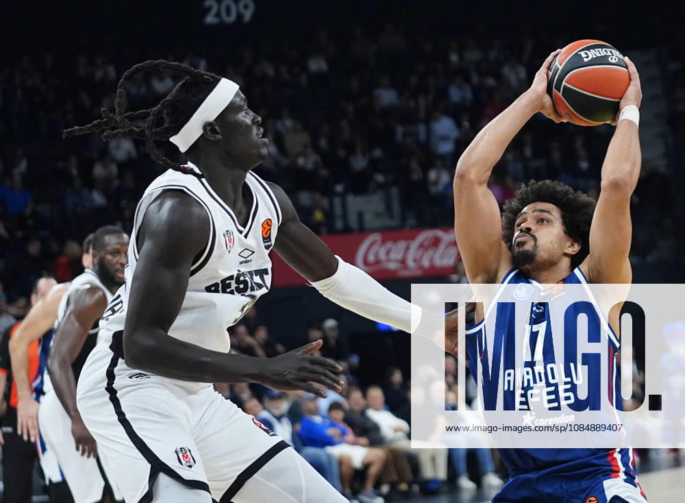 Anadolu Efes v Besiktas - EuroLeague ISTANBUL, TURKIYE - OCTOBER 22: Anadolu Efes forward Collin Malcolm (17) battles for position against Besiktas forward Wenyen Gabriel (L) during the EuroLeague Round 7 match between Anadolu Efes and Besiktas at the Turkcell Basketball Development Center in Istanbul, Turkiye, on October 22, 2026. Esra Bilgin Anadolu Istanbul Turkey. Editorial use only. Please get in touch for any other usage.