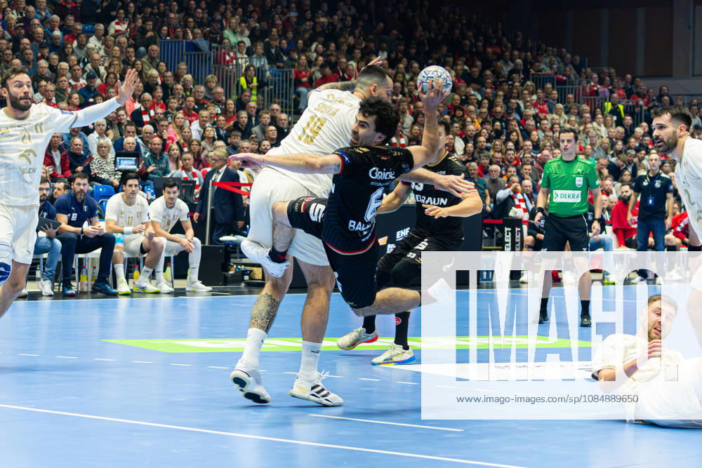 EHF Champions League 2026–2027 Group Stage Group B Match 5 MT Melsungen vs. Orlen Wisla Plock Pictured from left: Leon Å uÅ¡nja Susnja (SPR) and Erik Balenciaga (MT) in a duel at Rothenbach Hall, Hesse