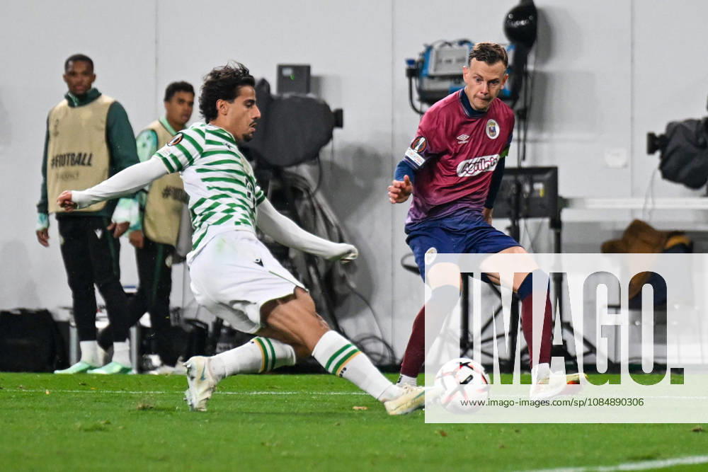 IPA90041376 - Daniel Arzani (Ferencvarosi TC) in action against Javi Vazquez (SCU Torreense) during Matchday 3 of the UEFA Europa League, in the match between Ferencvaros T.C. and SCU Torreense on October 22, 2026, at Ferencvaros Stadion, Budapest, Hungary