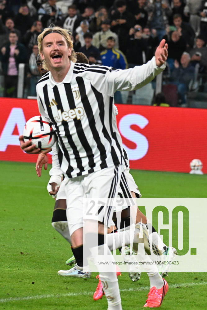IPA90041856 - Weston McKennie (Juventus FC) celebrates after scoring a goal during the Juventus FC vs. Rennes FC Europa League soccer match in Turin, Italy, on October 22, 2026