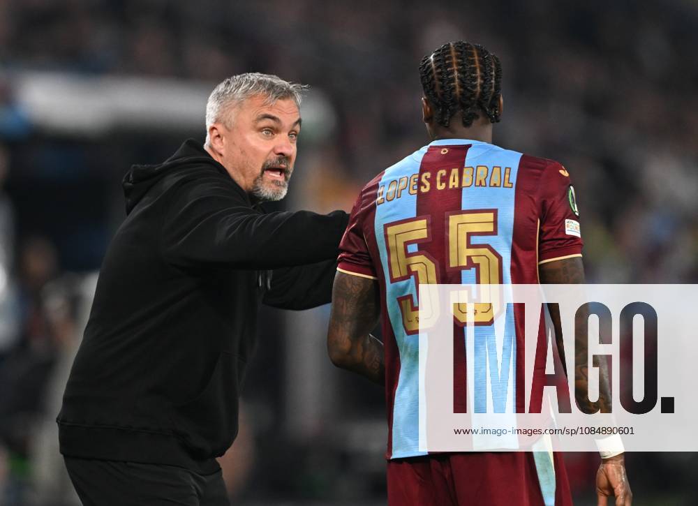 Trabzonspor v Hearts - UEFA Conference League TRABZON, TURKIYE - OCTOBER 22: Head coach Thomas Reis (L) of Trabzonspor reacts during UEFA Conference League week 2 football match between Trabzonspor and Hearts at Papara Park in Trabzon, Turkiye on October 22, 2026. Hakan Burak Altunoz Anadolu Trabzon Turkey. Editorial use only. Please get in touch for any other usage.