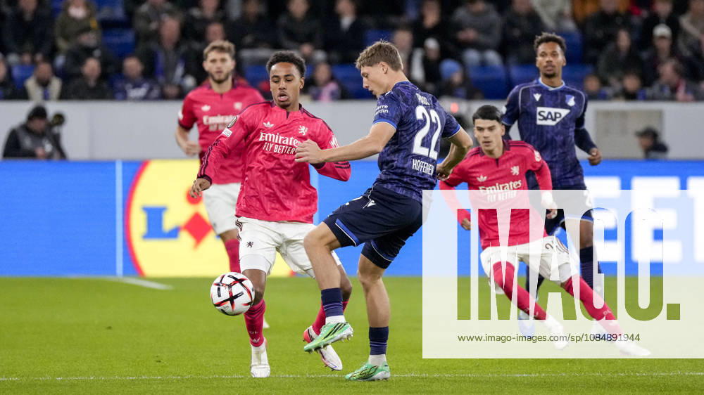 V li Noah Nartey OL, 99, Alexander Prass Hoffenheim, 22, tackle, game scene, duel, tackle, tackling, dynamism, action, 10 22 2026, Sinsheim, Germany, soccer, UEFA Europa League, TSG 1899 Hoffenheim vs. Olympique Lyon, DFB and DFL regulations prohibit any use of photographs as image sequences and or quasi-video