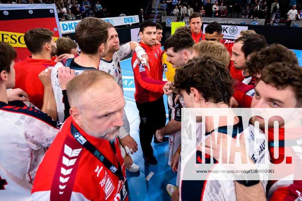 Stuttgart HBL 26 27 TVB Stuttgart SG BBM Bietigheim; the Bietigheim team is dissatisfied, disappointed, disheartened, and frustrated; Stuttgart Porsche Arena, Baden-Württemberg, Germany