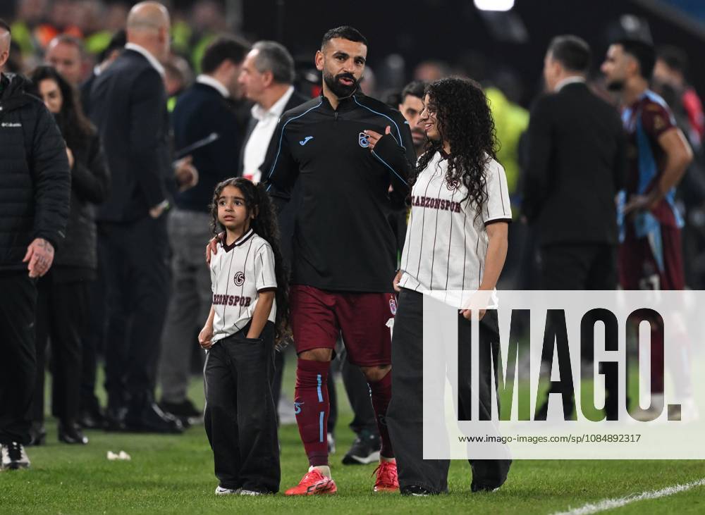 Trabzonspor v Hearts - UEFA Conference League TRABZON, TURKIYE - OCTOBER 22: Muhammed Salah of Trabzonspor is seen with his children Kayan Salah and Makka on the pitch after the UEFA Conference League week 2 football match between Trabzonspor and Hearts at Papara Park in Trabzon, Turkiye on October 22, 2026. Hakan Burak Altunoz Anadolu Trabzon Turkey. Editorial use only. Please get in touch for any other usage.