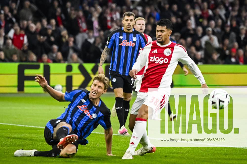 AMSTERDAM - (lr) Thomas Kristensen of Atalanta BC, Gianluca Gaetano of Atalanta BC and Marcos Leonardo of Ajax during the UEFA Conference League match between AFC Ajax and Atalanta BC in the Johan Cruijff ArenA on 22 October 2026 in Amsterdam, the Netherlands. OLAF KRAAK ANP UEFA Conference League 2026 27 ANPxSportx IVx 573294796 originalFilename: 573294796