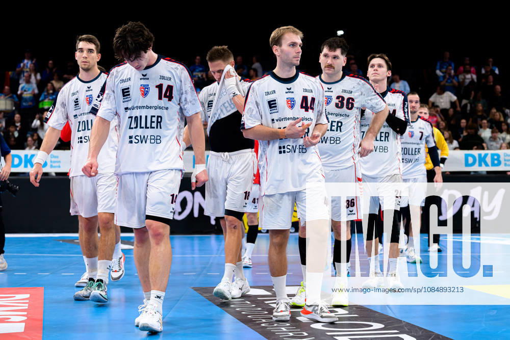 Stuttgart HBL 26 27 TVB Stuttgart SG BBM Bietigheim; the Bietigheim team is dissatisfied, disappointed, disheartened, and frustrated; Stuttgart Porsche Arena, Baden-Württemberg, Germany