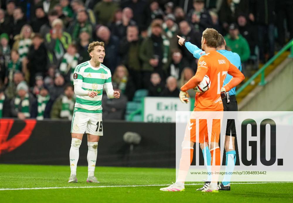 Callum Osmand of Celtic gestures pleads with Referee Georgi Kabakov to check VAR after Kabakov showed Osmand a yellow card for diving inside the Celta Vigo penalty area. Celtic v Celta Vigo, UEFA Europa League, Football, Celtic Park, Glasgow, Scotland, UK - 22 Oct 2026Glasgow Celtic Park Scotland United Kingdom
