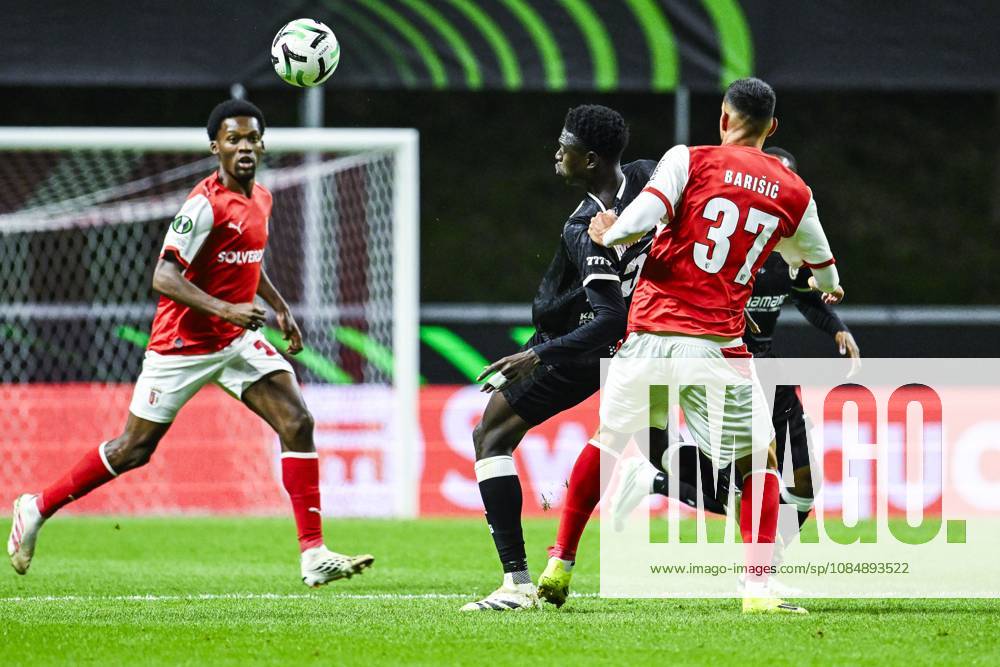Ibrahimа Cisse of KAA Gent and Adrian Leon Barisic of SC Braga pictured in action during a soccer game between Portuguese SC Braga and Belgian soccer team KAA Gent, Thursday 22 October 2026 in Braga, Portugal, the second match in the UEFA Conference League league phase. TOM GOYVAERTS TomxGoyvaerts x190689733x