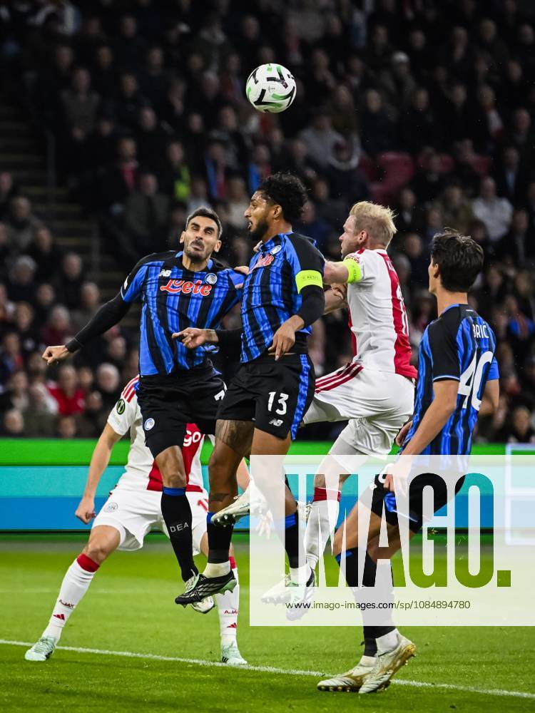 AMSTERDAM - (lr) Davide Zappacosta of Atalanta BC, Ederson of Atalanta BC, Davy Klaassen of Ajax and Relja ObriÄ‡ of Atalanta BC jump for the ball during the UEFA Conference League match between AFC Ajax and Atalanta BC at the Johan Cruijff ArenA on 22 October 2026 in Amsterdam, the Netherlands. OLAF KRAAK ANP UEFA Conference League 2026 27 ANPxSportx IVx 573296228 originalFilename: 573296228