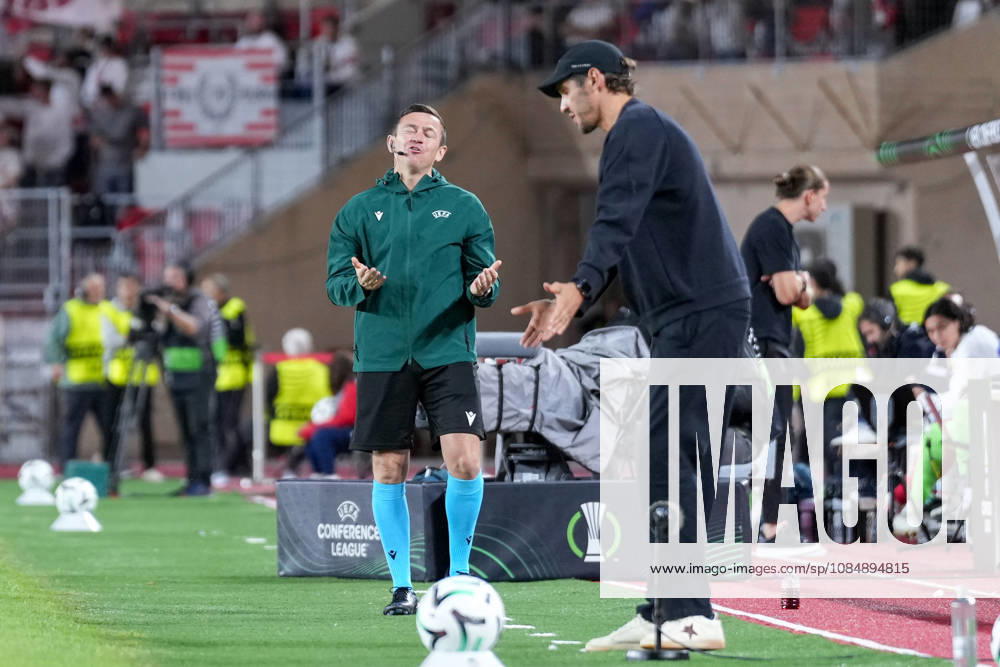 Tony Harrington, Fourth Official, in conversation with Julian Schuster, SC Freiburg Coach, Monaco, Soccer, UEFA Conference League, Matchday 2, Group Stage, 2026–2027, AS Monaco vs. SC Freiburg, October 22, 2026, Stade Louis II, Monaco, Monaco, Stade Louis II, Fontvieille, Monaco