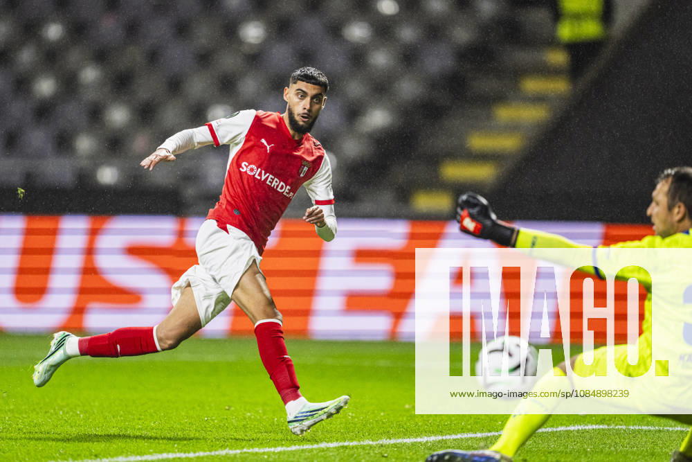 Gabri Martinez of SC Braga shoots the ball to score during the UEFA Conference League 2026 27 League Phase MD2 match between SC Braga vs KAA Gent at Estádio Municipal de Braga on October 22th,2026 (Photo by Pedro Loureiro Sports Press Photo)