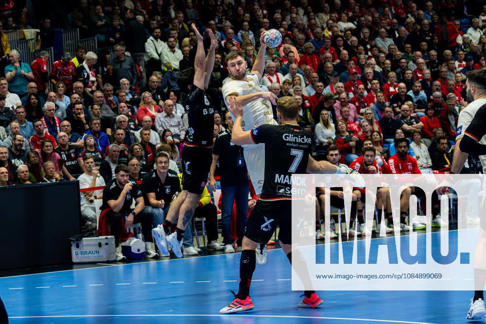 EHF Champions League 2026–2027 Group Stage Group B Match 5 MT Melsungen vs. Orlen Wisla Plock Pictured, from left, in a one-on-one battle: Erik Balenciaga (MT) and Zoran Ilic Ilic (SPR) and David Mandic (MT) Rothenbach Hall, Hesse