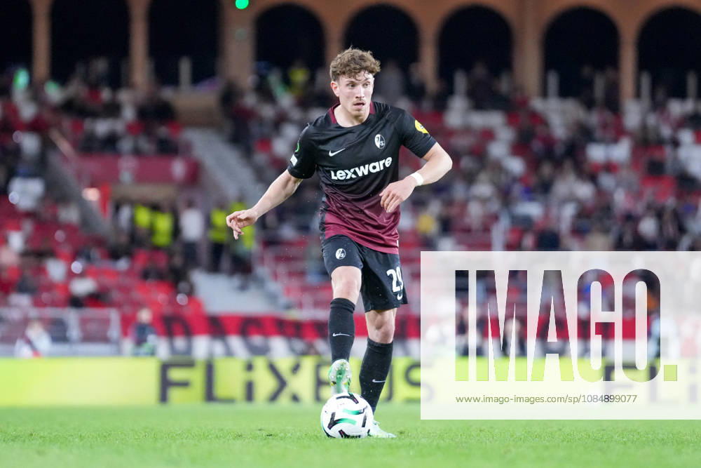 Philipp Treu, SC Freiburg, 29, on the ball, Monaco, soccer, UEFA Conference League, Matchday 2, group stage, 2026–2027, AS Monaco vs. SC Freiburg, October 22, 2026, Stade Louis II, Monaco, Monaco, Stade Louis II, Fontvieille, Monaco