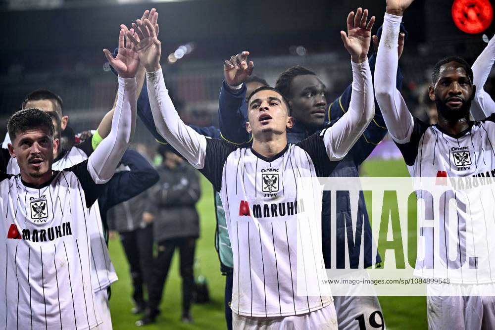 FC Midtjylland v Sint-Truidense VV - UEFA Conference League HERNING, DENMARK - OCTOBER 22 : Sebaoui Ilias forward of Sint-Truidense VV celebrates the victory with teammates after the UEFA Conference League 2026 27 League Phase matchday 2 match between FC Midtjylland and Sint-Truidense VV on October 22, 2026 in Herning, Denmark, 22 10 2026 Herning Denmark