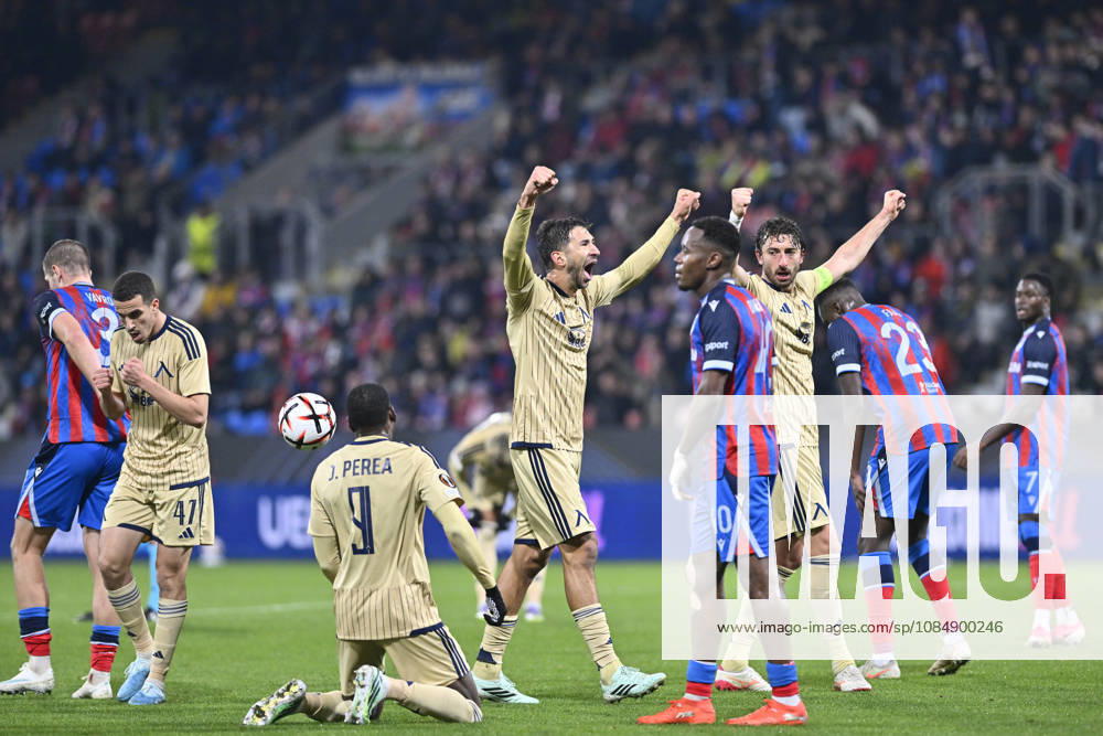Fotball UEFA Europa League 3rd round match: Viktoria Plzen vs Levski Sofia in Pilsen, Czech Republic, October 22, 2026. Soccer players of Levski Sofia celebrate victory. (CTKxPhoto MiroslavxChaloupka) CTKPhotoP2026102210546 CTKPhotoP2026102210546