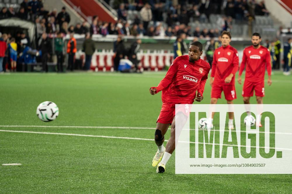 THUN, BERN - OCTOBER 22: Brighton Labeau of FC Thun warms up before the UEFA Conference League match between FC Thun and HNK Hajduk Split at VISANA STADION on October 22, 2026 in Thun, Bern, Switzerland.