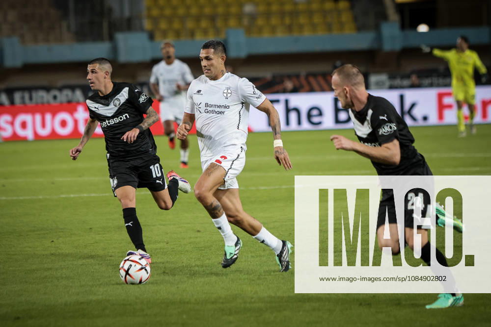 UEFA Europa League - OFI Crete vs Leverkusen - Aitor Cantalapiedra of OFI Crete in action against Facundo Medina of Leverkusen during the UEFA Europa League phase Matchday 3 soccer match between OFI Crete vs Leverkusen in Pankritio, Heraklion, Greece, on 22 October 2026. IMAGO ONE INCH PRODUCTIONS Heraklion Greece