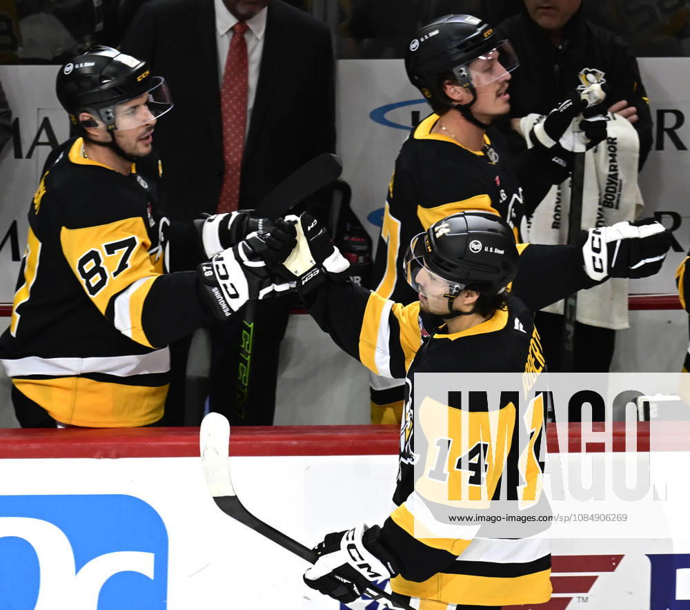 Pittsburgh Penguins left wing Nick Robertson (14) celebrates his empty net goal with Pittsburgh Penguins center Sidney Crosby (87) during the third period of the Pens 4-0 win against the Florida Panthers at PPG Paints Arena in Pittsburgh on Thursday, October 22, 2026. PIT2026102213 ARCHIExCARPENTER