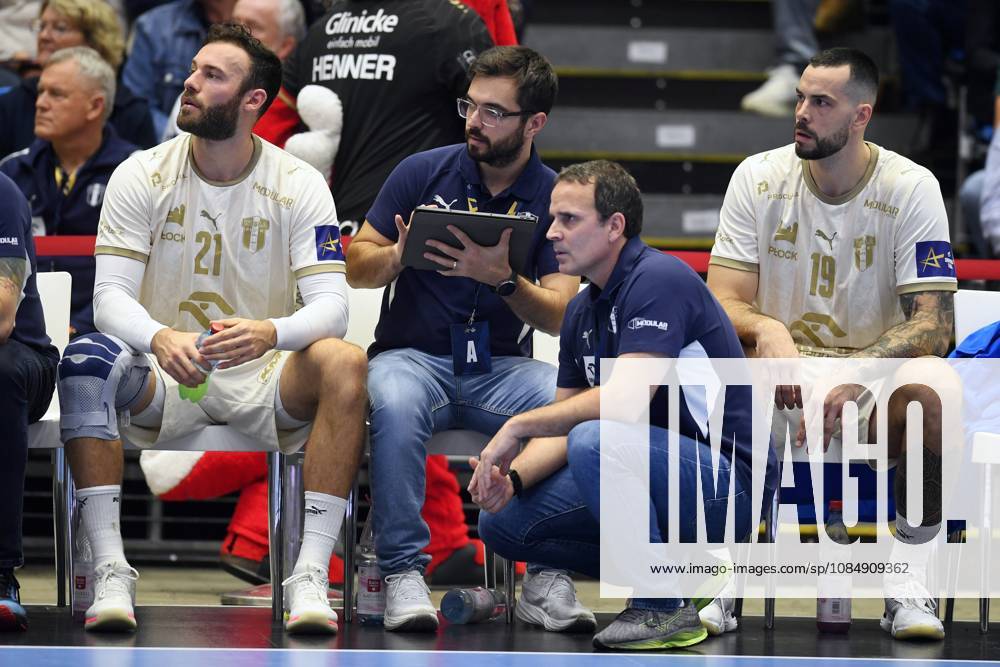 Zoltan Szita, Wisla Plock 21; Haritz Salvado, Ulazia, Assistant Coach, Orlen Wisla Plock; Xavi Sabate Caviedes, Head Coach, Orlen Wisla Plock; Leon Susnja, Wisla Plock 19 (L R), GER, MT Melsungen vs. Orlen Wisla Plock (POL), Handball, Men’s Champions League, Group Matches, 2026–2027 Season, October 22, 2026, GER, MT Melsungen vs. Orlen Wisla Plock, Men’s Champions League, Group Match, 2026–2027 Season, October 22, 2026, Kassel