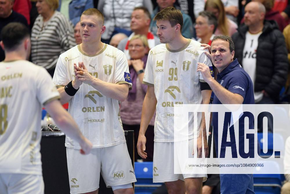 Mitja Janc, Wisla Plock 8; Dawid Dawydzik, Wisla Plock 33; Sergei Kosorotov, Wisla Plock 99; Xavi Sabate Caviedes, Coach, Orlen Wisla Plock (L-R), GER, MT Melsungen vs. Orlen Wisla Plock (POL), Handball, Men’s Champions League, Group Matches, 2026–2027 Season, October 22, 2026, GER, MT Melsungen vs. Orlen Wisla Plock, Men’s Champions League, Group Match, 2026–2027 Season, October 22, 2026, Kassel