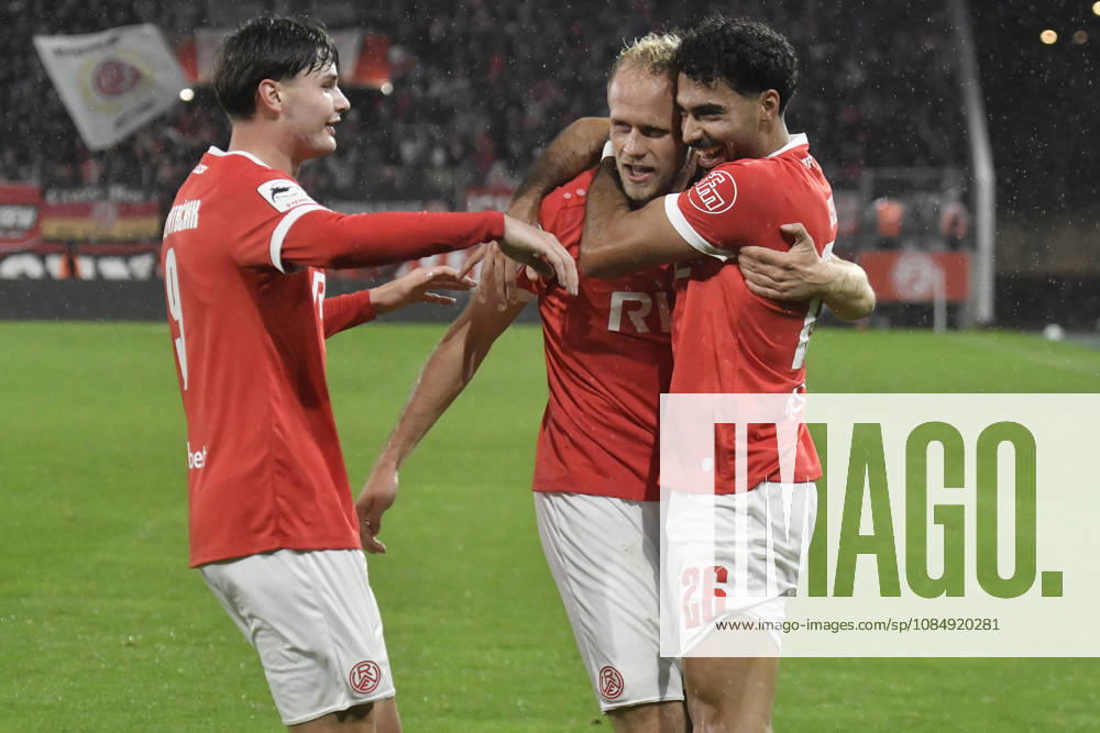 Lucas Brumme (Essen 14) celebrates with his teammates after scoring the 1-0 goal on October 23, 2026 ¢ Soccer ¢ Rot Weiss Essen vs. Jahn Regensburg, Essen Stadium, Essen, DFB and DFL regulations prohibit any use of photographs as image sequences and or quasi-video