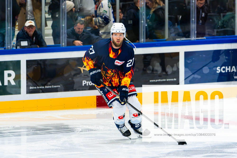 Kassel, Germany, October 22, 2026; DEL2 2026–2027, Game 11: Kassel Huskies vs. Blue Devils Weiden. Pictured: Eden Angelus Hofverberg (BDW) with the puck at Probonio Arena Hessen.