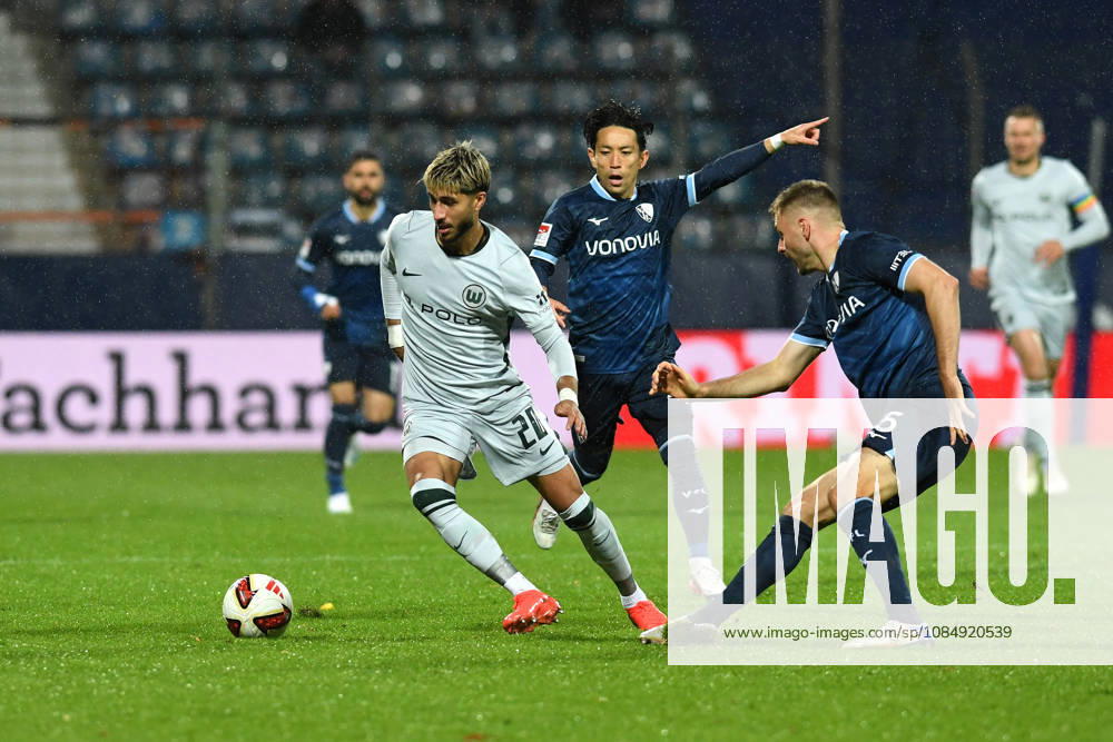 Muhammed Damar of VfL Wolfsburg and Karol Mets of VfL Bochum battle for the ball during the 2. Bundesliga match between VfL Bochum and VfL Wolfsburg at the Vonovia Ruhrstadion on October 23, 2026, in Bochum, Germany. Photo by Ralf Treese, DeFodi Images. Muhammed Damar of VfL Wolfsburg and Karol Mets of VfL Bochum battle for the ball during the 2. Bundesliga match between VfL Bochum and VfL Wolfsburg at Vonovia Ruhrstadion on October 23, 2026 in Bochum, Germany. Photo by Ralf Treese, DeFodi Images. DFB and DFL regulations prohibit any use of photographs as image sequences and or quasi-video. Photo by Ralf Treese, DeFodi Images.