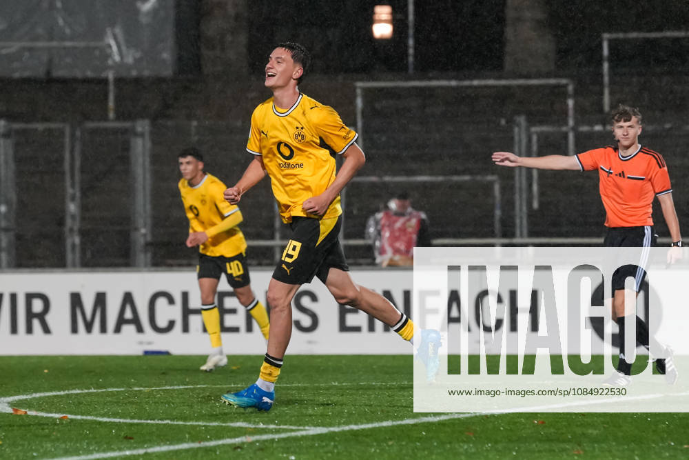 2026–2027 Season, Matchday 14, Regionalliga West at Rote Erde Stadium, Dortmund, Germany: BV Borussia Dortmund U23 vs. Bonner SC. Celebrations after Luca Reggiani s 1–0 goal for BVB
