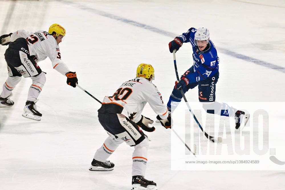 74 Justin Schütz of Adler Mannheim handling the puck GER, Adler Mannheim vs. Löwen Frankfurt, Ice Hockey, PENNY DEL, Matchday 11, 2026–2027 Season, October 23, 2026 GER, Adler Mannheim vs. Löwen Frankfurt, Ice Hockey, PENNY DEL, Matchday 11, 2026–2027 Season