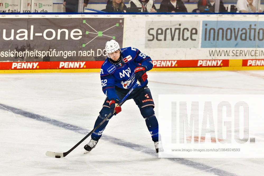 52 Nicolas Mattinen of Adler Mannheim shooting the puck GER, Adler Mannheim vs. Löwen Frankfurt, Ice Hockey, PENNY DEL, Matchday 11, 2026–2027 Season, October 23, 2026 GER, Adler Mannheim vs. Löwen Frankfurt, Ice Hockey, PENNY DEL, Matchday 11, 2026–2027 Season