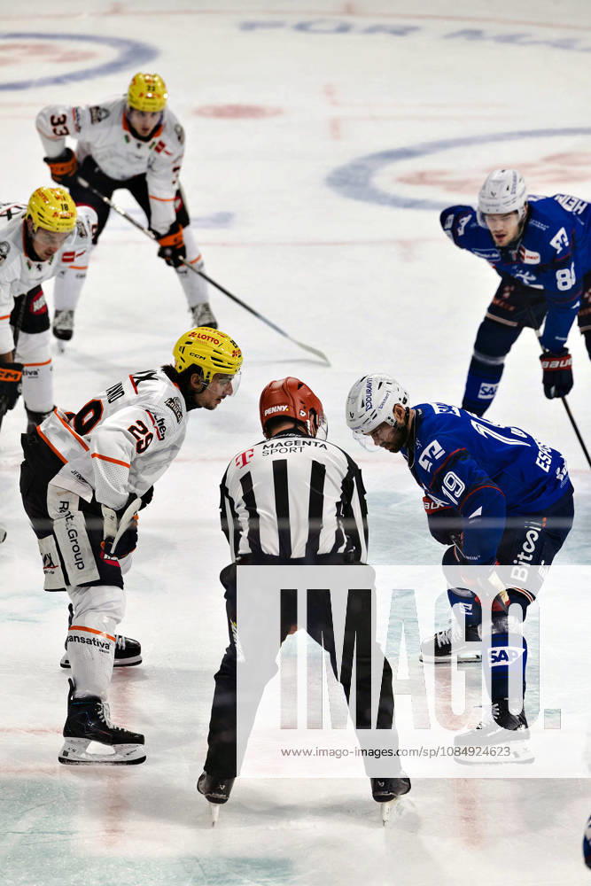 Both teams are waiting for the faceoff in Germany: Adler Mannheim vs. Löwen Frankfurt, ice hockey, PENNY DEL, Matchday 11, 2026–2027 season, October 23, 2026, GER, Adler Mannheim vs. Löwen Frankfurt, Ice Hockey, PENNY DEL, Matchday 11, 2026–2027 Season