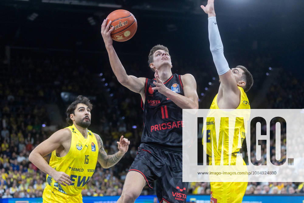 Oldenburg, Lower Saxony, Germany, October 23, 2026, Richard Balint (center), BMA365 Bamberg Baskets; Stefan Momirov (right), EWE Baskets Oldenburg; and Marcel Keßen (left), EWE Baskets Oldenburg. EWE Baskets Oldenburg vs. BMA365 Bamberg Baskets. Basketball 1. Basketball Bundesliga, 2026–2027 season, Matchday 6, Grosse EWE Arena: EWE Baskets Oldenburg vs. BMA365 Bamberg Baskets www.andreas-burmann.de
