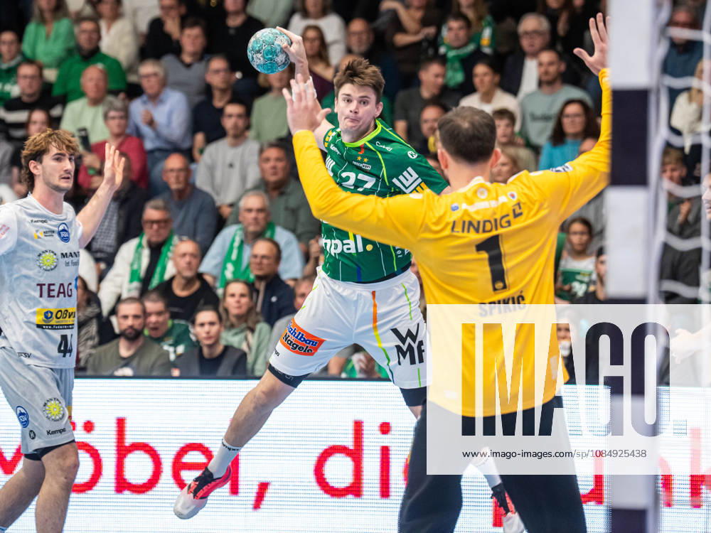 Oskar Sunnefeldt of Frisch Auf Goeppingen, No. 27, shoots at the goal from a sharp angle, Frisch Auf Goeppingen vs. ThSV Eisenach, Handball, 1st Bundesliga, Men, 2026–2027 season, October 23, 2026, Frisch Auf Goeppingen vs. ThSV Eisenach, Handball, 1st Bundesliga, Men, 2026–2027 season, October 23, 2026, Goeppingen