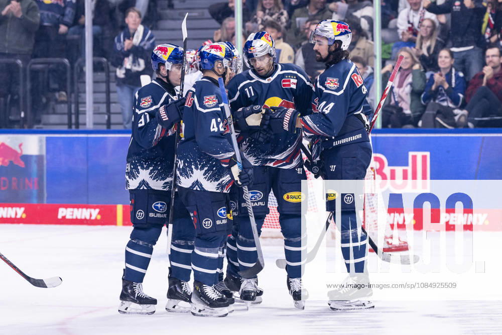 The Munich fans cheer with Markus Eisenschmid of EHC Red Bull Munich, 11, after his goal to make it 1–0 GER, EHC Red Bull Munich vs. Iserlohn Roosters, DEL, 2026–2027 season, Matchday 11, October 23, 2026. Photo: HMB Media, Franz Feiner