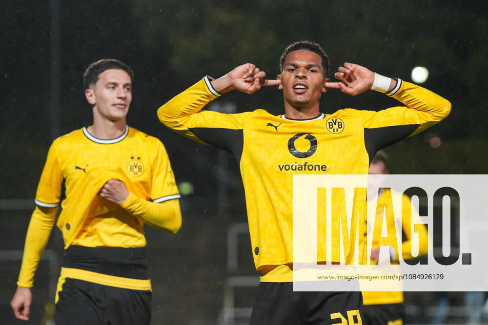 2026–2027 Season; Matchday 14 of the Regionalliga West at Rote Erde Stadium, Dortmund, Germany; BV Borussia Dortmund U23 vs. Bonner SC; Celebrations after Kevin Mutove s 2–0 goal for BVB