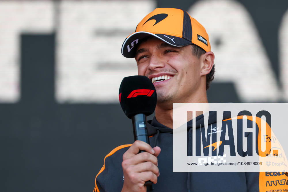 AUSTIN, TX - OCTOBER 23: Lando Norris (1) of Great Britain and McLaren Mastercard F1 Team smiles during the Fan Forum ahead of the first practice session of the Formula 1 MSC Cruises United States Grand Prix on October 23, 2026, at Circuit of The Americas in Austin, Texas.(Photo by David Buono Icon Sportswire) AUTO: OCT 23 F1 United States Grand Prix Icon2610230041