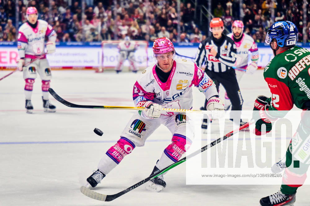 Manuel Wiederer, Eisbären Berlin, 21; Noel Hoefenmayer, Augsburger Panther, 22; GER; Eisbären Berlin vs. Augsburger Panther, Men s Ice Hockey, German Ice Hockey League (DEL), 2026–27 Season, Matchday 11, October 23, 2026, GER, Eisbären Berlin vs. Augsburger Panther, Men s Ice Hockey, German Ice Hockey League (DEL), 2026–27 Season, Matchday 11, Berlin