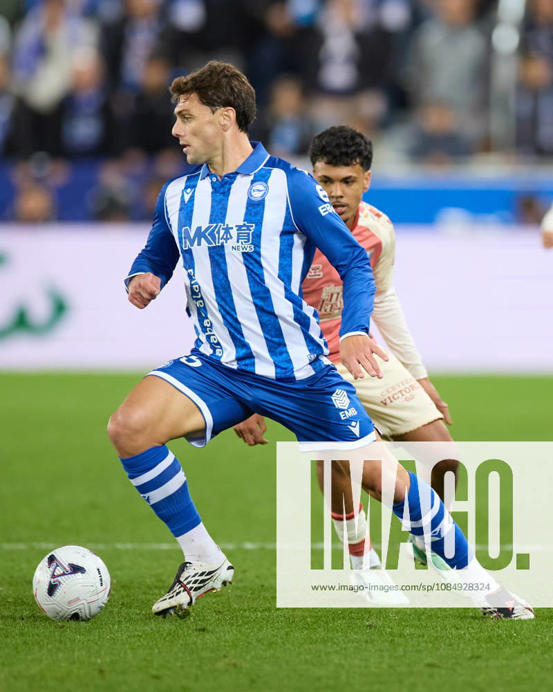 Lucas Boye of Deportivo Alaves competes for the ball with Adam Aznou of Malaga CF during the LaLiga EA Sports match between Deportivo Alaves and Malaga CF at Mendizorrotza on October 23, 2026, in Vitoria, Spain. Vitoria Spain - ZUMAa181 20261023_zaa_a181_011