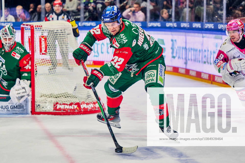 Noel Hoefenmayer, Augsburger Panther, 22, Ty Ronning, Eisbären Berlin, 09, GER, Eisbären Berlin vs. Augsburger Panther, Men s Ice Hockey, German Ice Hockey League (DEL), 2026–27 Season, Matchday 11, October 23, 2026, GER, Eisbären Berlin vs. Augsburger Panther, Men s Ice Hockey, German Ice Hockey League (DEL), 2026–27 Season, Matchday 11, Berlin