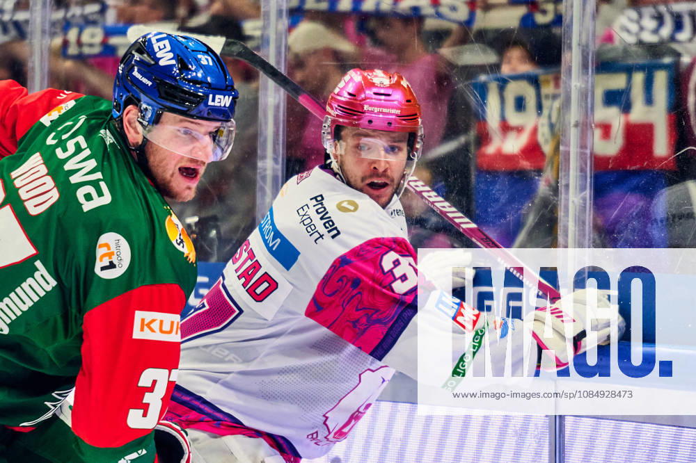 Kyle Wood, Augsburger Panther, 37, Markus Vikingstad, Eisbären Berlin, 37, GER, Eisbären Berlin vs. Augsburger Panther, Men s Ice Hockey, German Ice Hockey League (DEL), 2026–27 season, Matchday 11, October 23, 2026, GER, Eisbären Berlin vs. Augsburger Panther, Men s Ice Hockey, German Ice Hockey League (DEL), 2026–27 Season, Matchday 11, Berlin